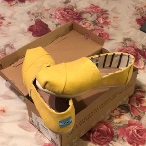 TOMS dandelion heritage canvas shoes